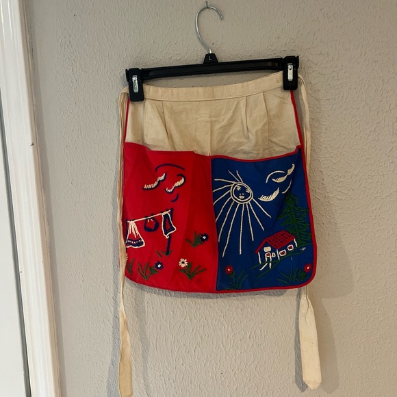 Vintage 80’s Handmade children’s apron. 2 front pockets, beautifully sown - Picture 1 of 7